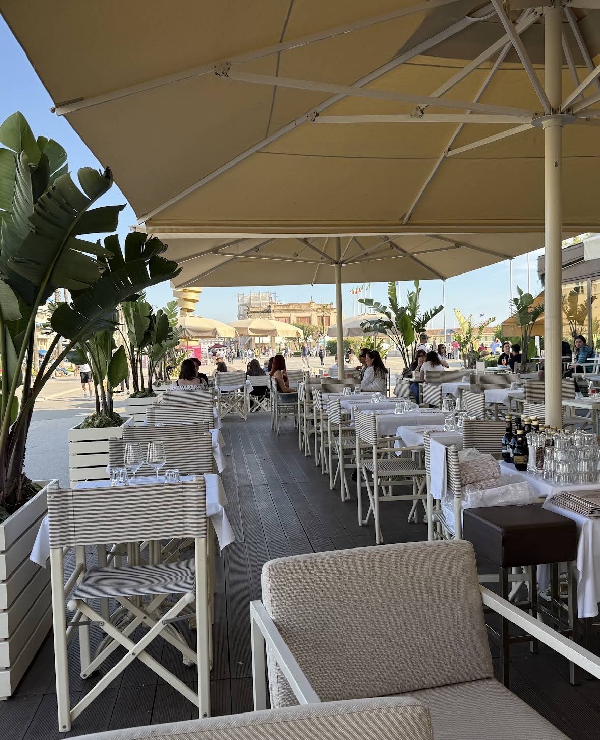 Vista sul mare dal lungomare di Viareggio